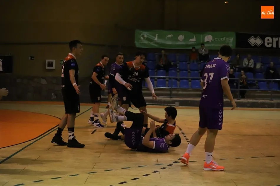 Foto 5 - El BM Salamanca gana en casa al Guadalajara (24-22)