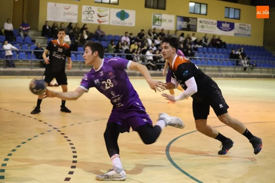Foto 4 - El BM Salamanca gana en casa al Guadalajara (24-22)