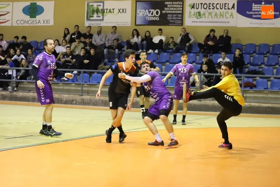 Foto 3 - El BM Salamanca gana en casa al Guadalajara (24-22)