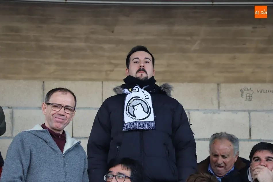 Foto 11 - La afici&oacute;n de Unionistas homenajea a la UDS en el partido contra el Calahorra
