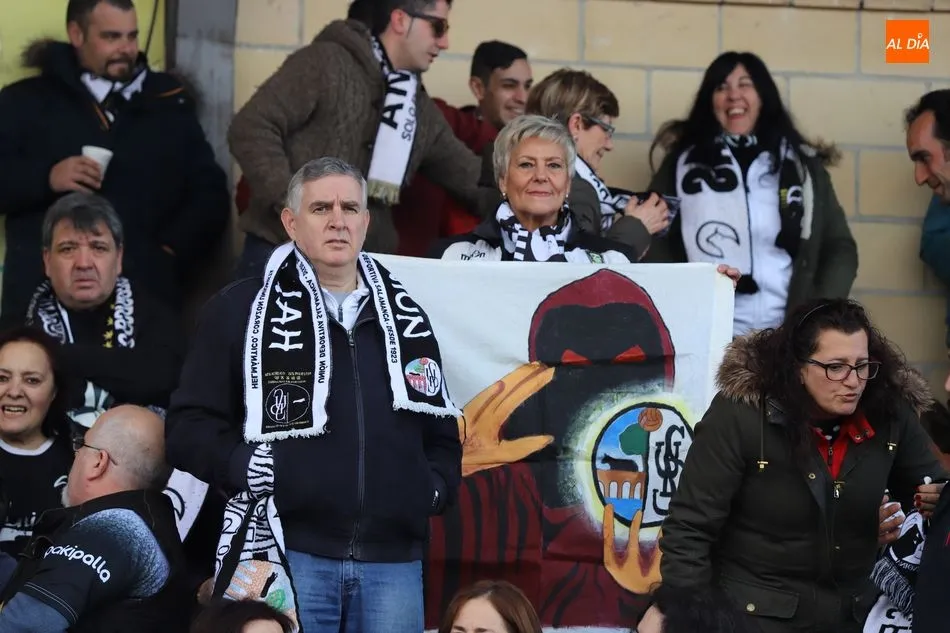 Foto 10 - La afici&oacute;n de Unionistas homenajea a la UDS en el partido contra el Calahorra
