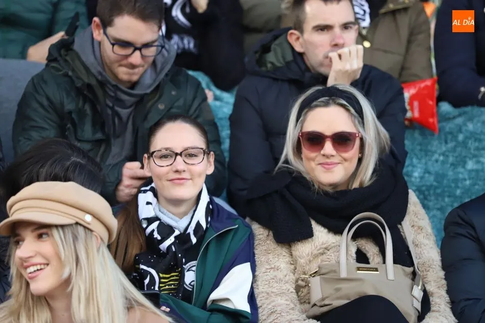 Foto 9 - La afici&oacute;n de Unionistas homenajea a la UDS en el partido contra el Calahorra