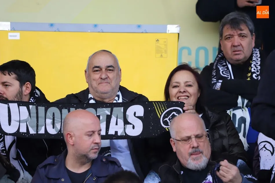 Foto 7 - La afici&oacute;n de Unionistas homenajea a la UDS en el partido contra el Calahorra