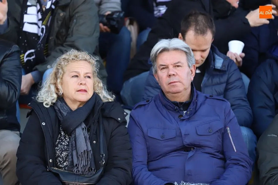 Foto 3 - La afici&oacute;n de Unionistas homenajea a la UDS en el partido contra el Calahorra