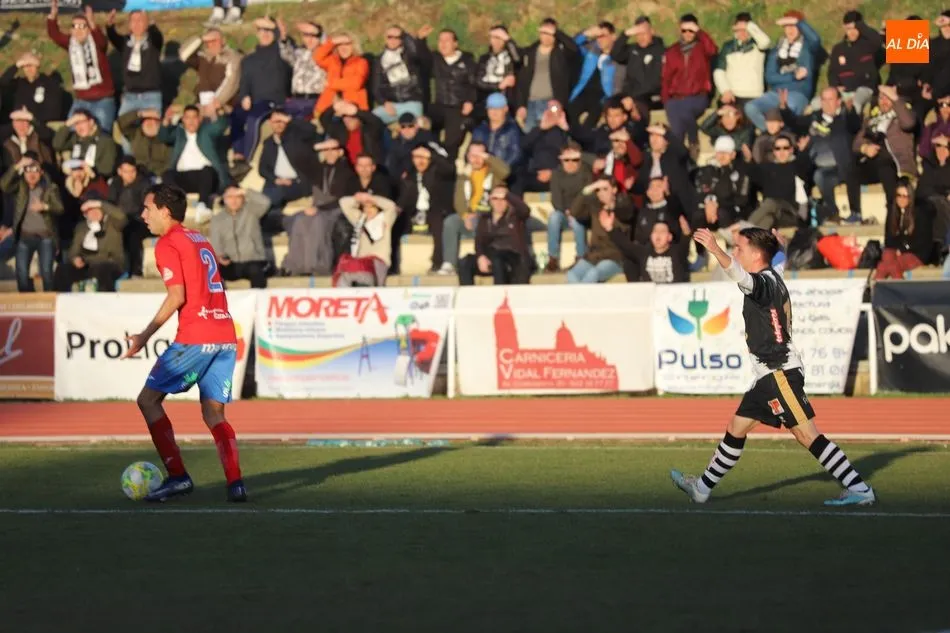Foto 8 - Unionistas salva un punto en un mal partido ante el Calahorra (2-2)