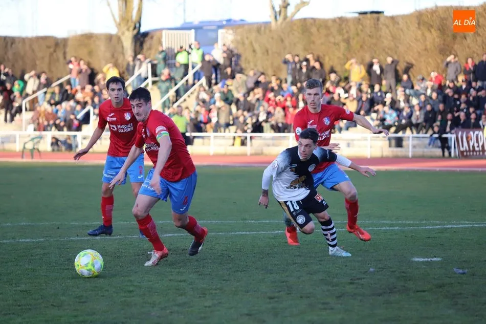 Foto 3 - Unionistas salva un punto en un mal partido ante el Calahorra (2-2)