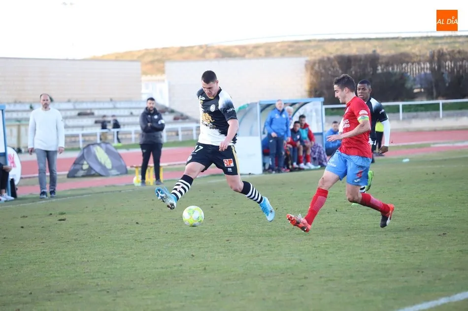 Foto 2 - Unionistas salva un punto en un mal partido ante el Calahorra (2-2)