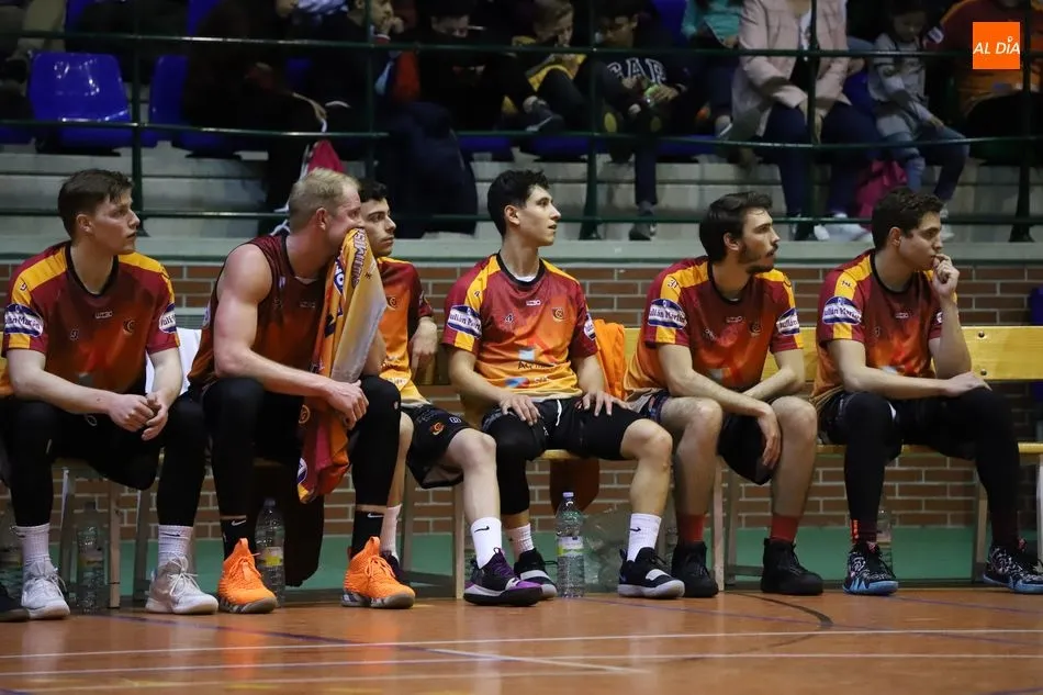 Foto 9 - El Aquimisa sigue de dulce al batir al Obradoiro y el CB Tormes cae en &Aacute;vila