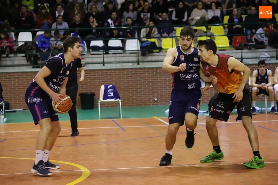 Foto 5 - El Aquimisa sigue de dulce al batir al Obradoiro y el CB Tormes cae en &Aacute;vila