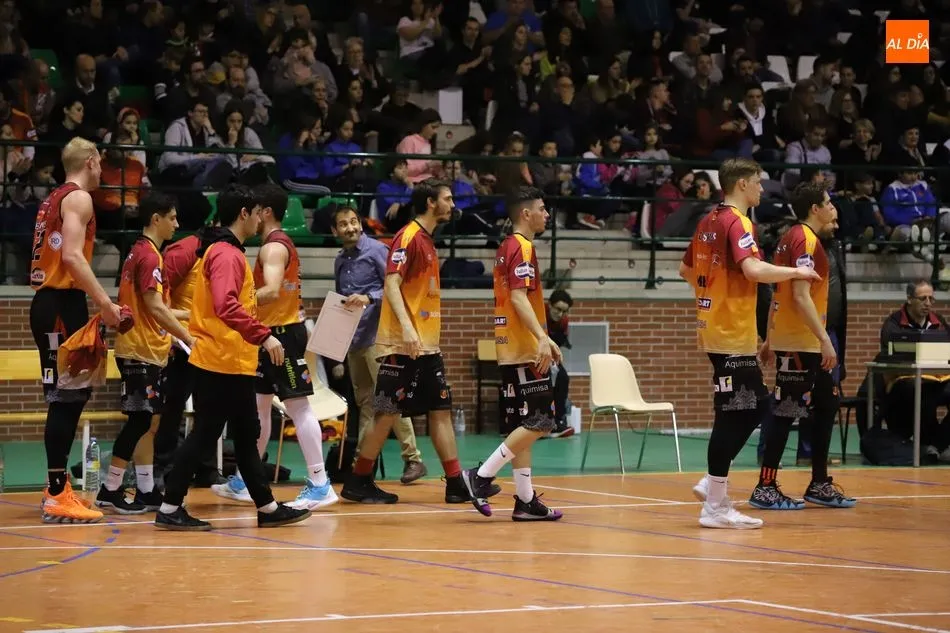 Foto 4 - El Aquimisa sigue de dulce al batir al Obradoiro y el CB Tormes cae en &Aacute;vila