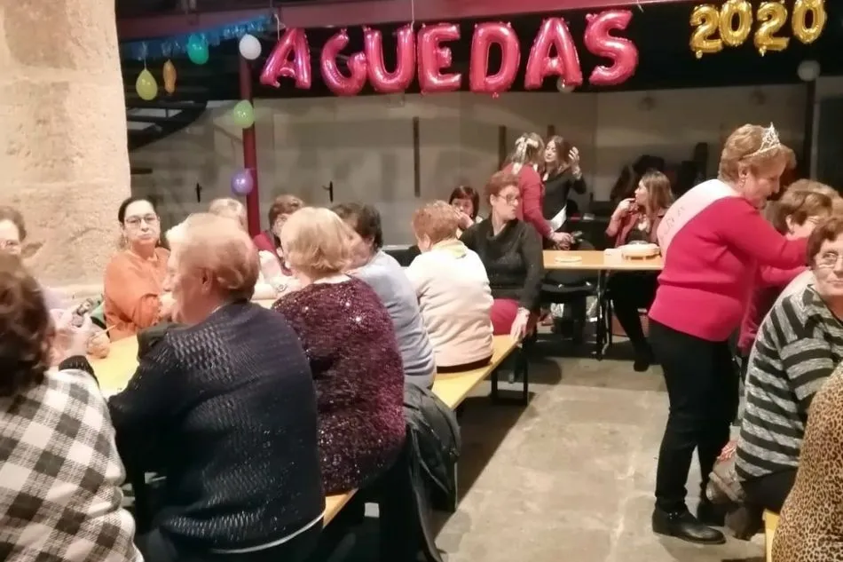Foto 4 - Las mujeres de San Felices de los Gallegos se mantienen fieles a la tradici&oacute;n de las &aacute;guedas  
