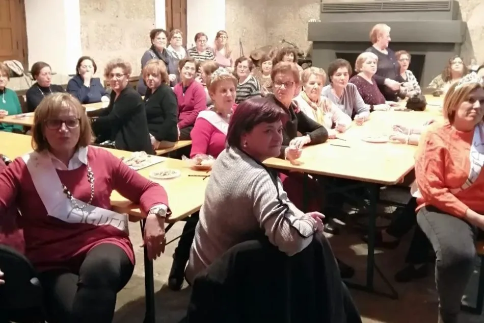 Foto 2 - Las mujeres de San Felices de los Gallegos se mantienen fieles a la tradici&oacute;n de las &aacute;guedas  