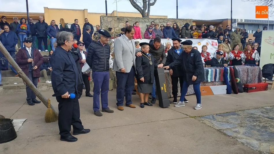Foto 3 - Jos&eacute; Manuel Parada anima una gastron&oacute;mica matanza en Guijuelo