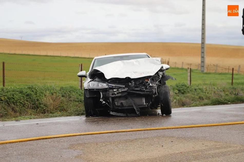 Foto 10 - Violento accidente con dos heridos graves a la altura del Parque de Valcuevo