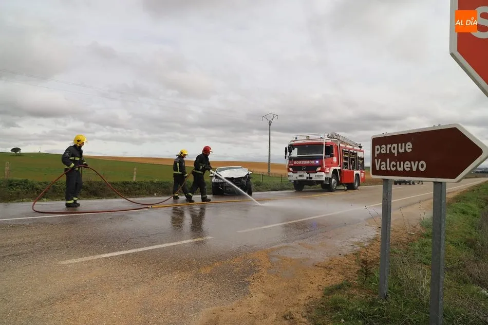 Foto 9 - Violento accidente con dos heridos graves a la altura del Parque de Valcuevo