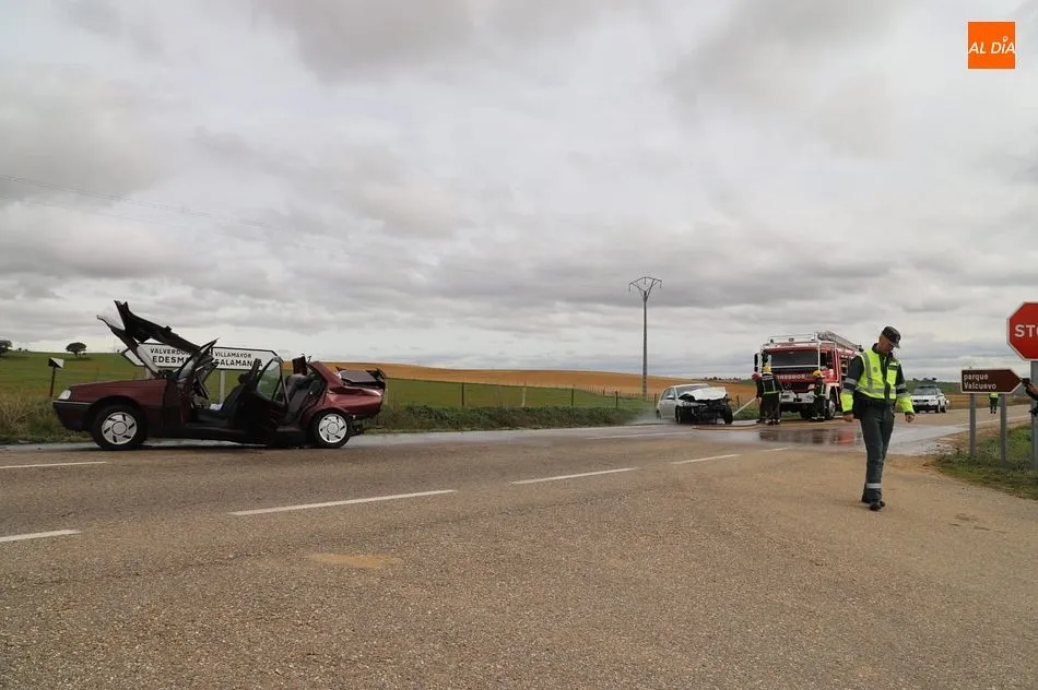 Foto 7 - Violento accidente con dos heridos graves a la altura del Parque de Valcuevo