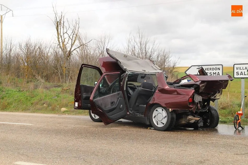 Foto 5 - Violento accidente con dos heridos graves a la altura del Parque de Valcuevo