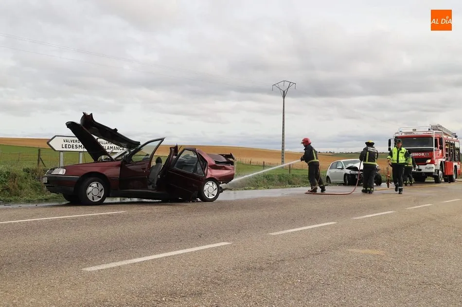 Foto 3 - Violento accidente con dos heridos graves a la altura del Parque de Valcuevo