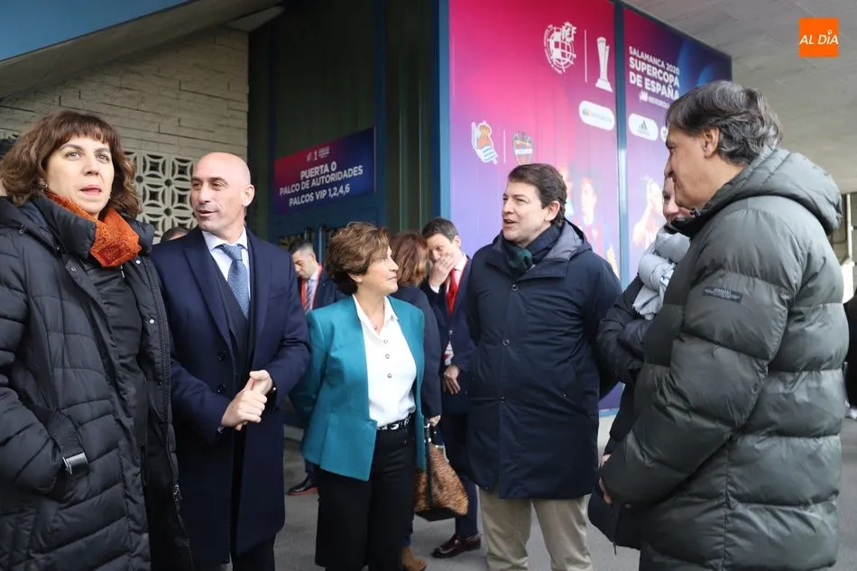 Foto 7 - Rubiales, Carbayo y Ma&ntilde;ueco, entre las personalidades m&aacute;s destacadas de la final de la Supercopa