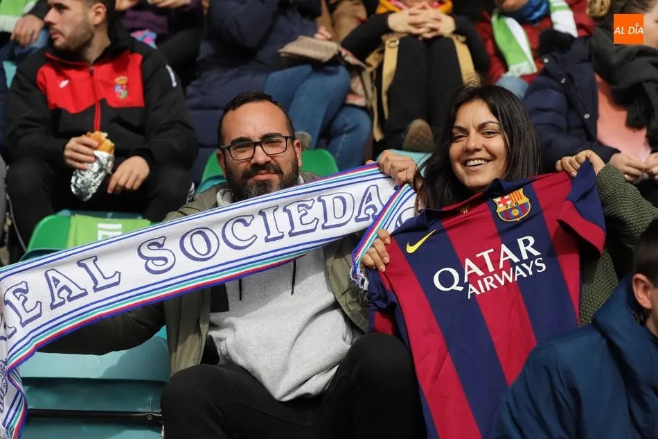 Foto 5 - El Helm&aacute;ntico muestra su pasi&oacute;n por el f&uacute;tbol femenino y casi 10.000 espectadores presencian la...
