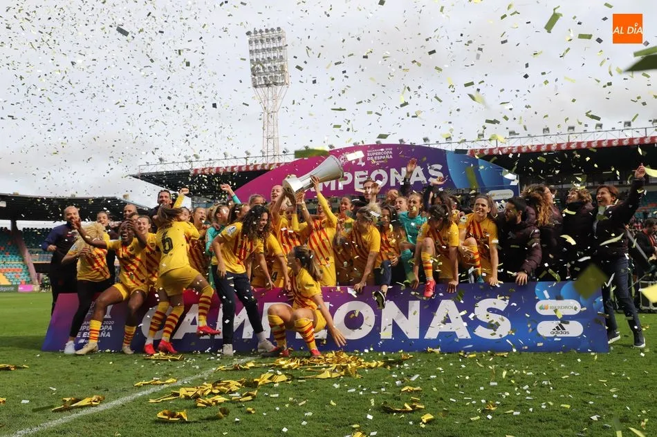 Foto 11 - El Barcelona se corona campe&oacute;n de la primera Supercopa Femenina tras desmontar a la Real Sociedad...