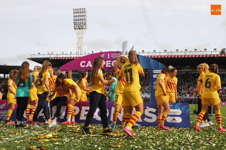 Foto 9 - El Barcelona se corona campe&oacute;n de la primera Supercopa Femenina tras desmontar a la Real Sociedad...