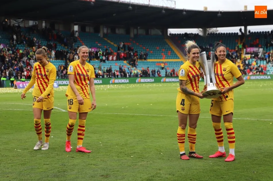 Foto 5 - El Barcelona se corona campe&oacute;n de la primera Supercopa Femenina tras desmontar a la Real Sociedad...