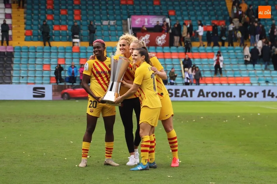 Foto 3 - El Barcelona se corona campe&oacute;n de la primera Supercopa Femenina tras desmontar a la Real Sociedad...