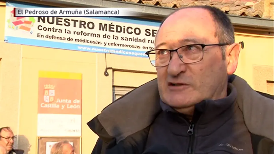 Ángel Gómez, alcalde de El Pedroso de la Armuña, habla en el reportaje de Informativos Telecinco