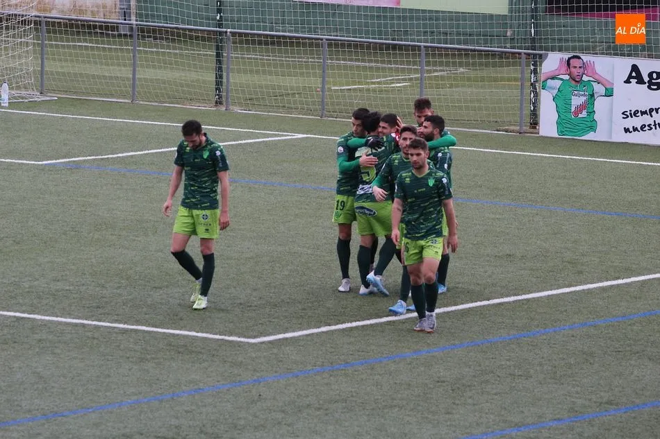 Foto 10 - Justa y trabajada victoria del Guijuelo ante el Haro deportivo (2-0)