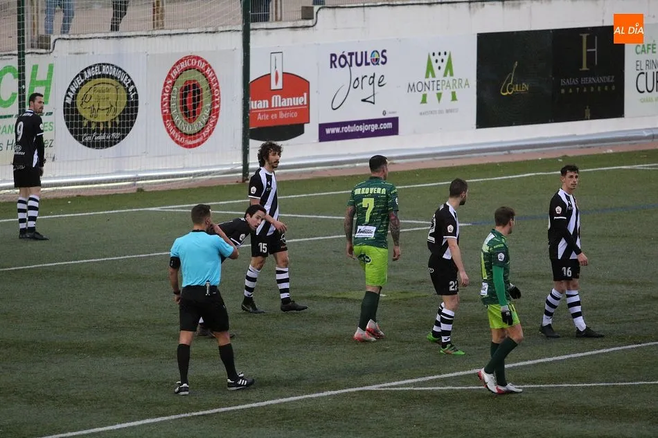 Foto 6 - Justa y trabajada victoria del Guijuelo ante el Haro deportivo (2-0)