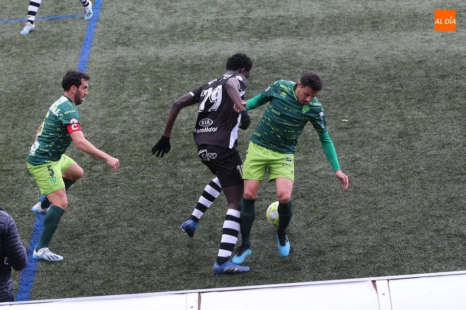 Foto 4 - Justa y trabajada victoria del Guijuelo ante el Haro deportivo (2-0)