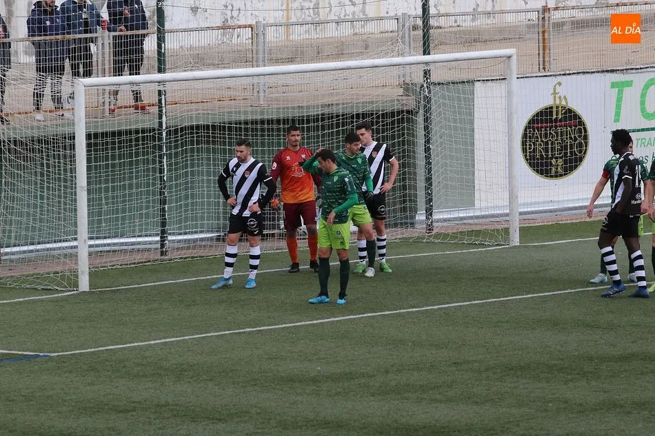 Foto 2 - Justa y trabajada victoria del Guijuelo ante el Haro deportivo (2-0)