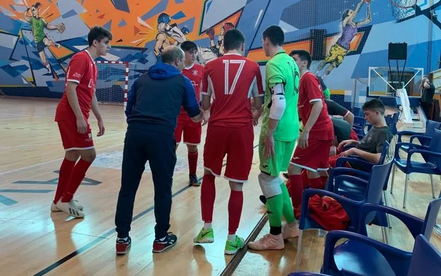Foto 11 - Al III Juvenil le mira un tuerto en su visita al River Zamora  