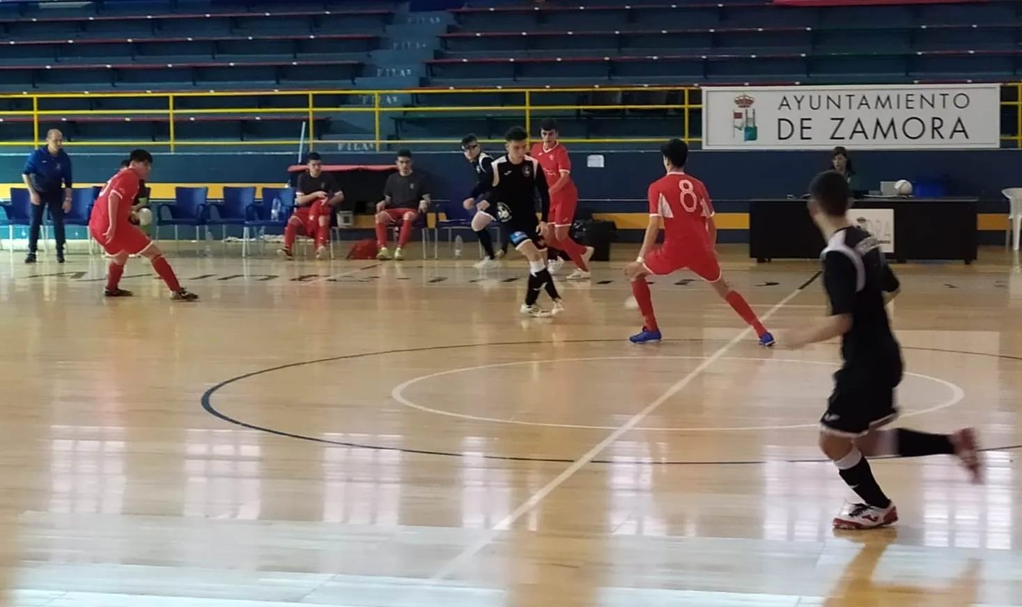 Foto 8 - Al III Juvenil le mira un tuerto en su visita al River Zamora  