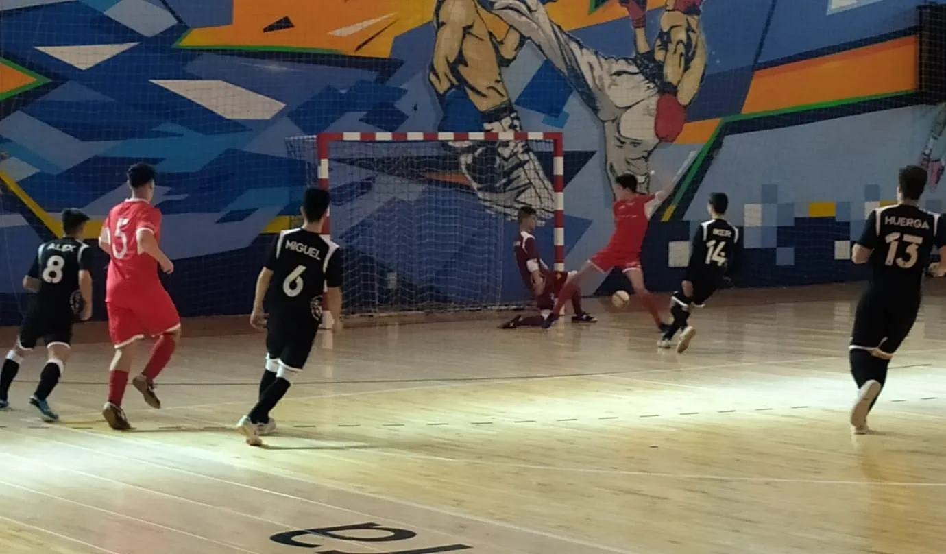 Foto 5 - Al III Juvenil le mira un tuerto en su visita al River Zamora  