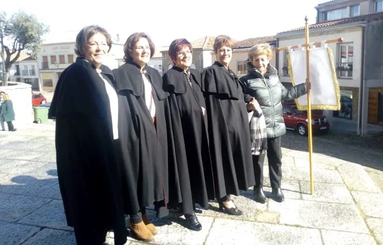 Foto 6 - Casi un centenar de mujeres festeja las &Aacute;guedas en Fuenteguinaldo  