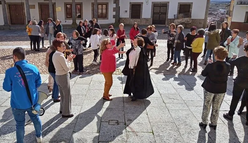 Foto 3 - Casi un centenar de mujeres festeja las &Aacute;guedas en Fuenteguinaldo  