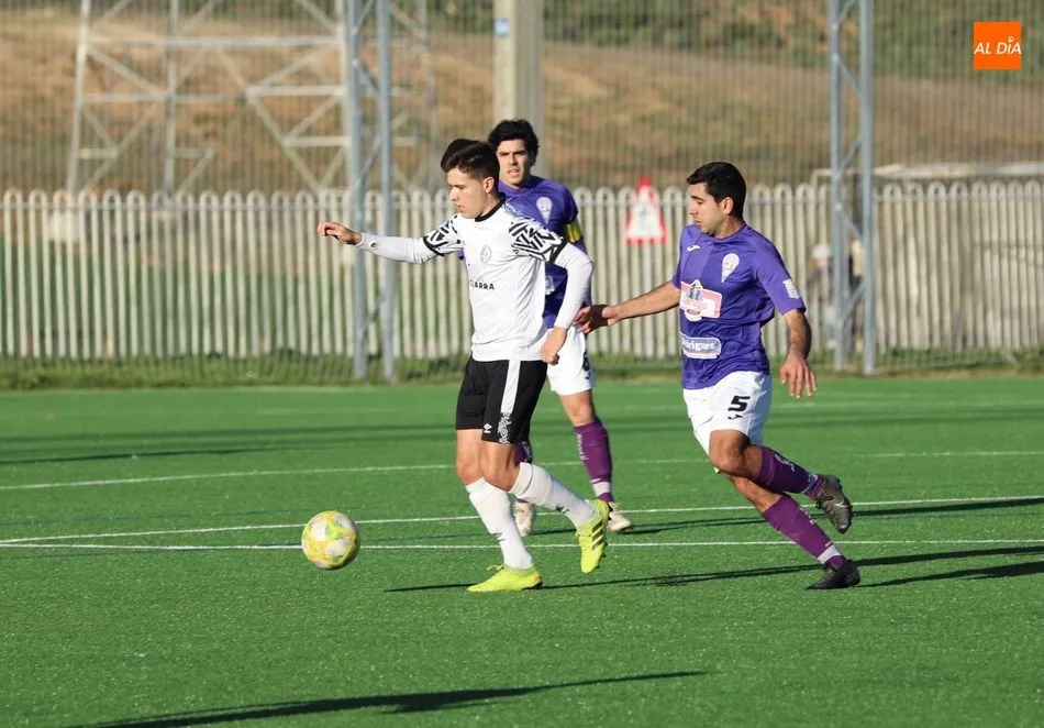 Con tan solo 14 jugadores convocados, el Salamanca UDS B peleó para salvar un punto