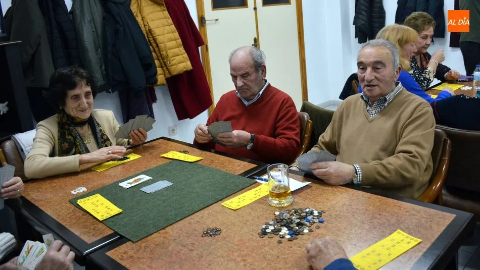 Foto 3 - Jos&eacute; Herrero y Manuel Bernal consiguen el XIX Campeonato de Tute del hogar del jubilado de...