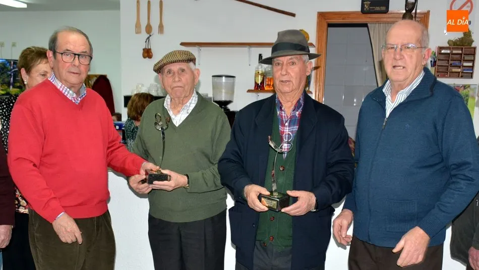 Foto 10 - Jos&eacute; Herrero y Manuel Bernal consiguen el XIX Campeonato de Tute del hogar del jubilado de...