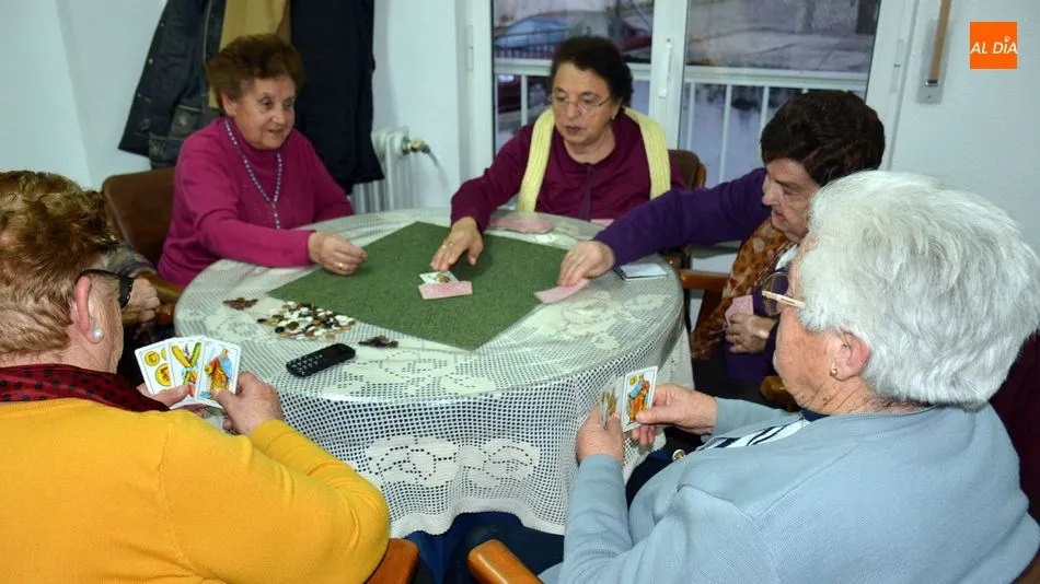 Foto 2 - Jos&eacute; Herrero y Manuel Bernal consiguen el XIX Campeonato de Tute del hogar del jubilado de...