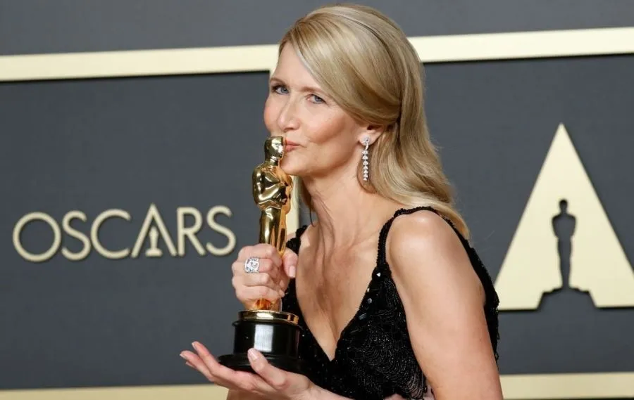 Para Laura, que nunca había ganado un Oscar pese a haber sido nominada en tres ocasiones, este no solo es un premio que conmemora toda su carrera como actriz, sino que además llega en su cumpleaños