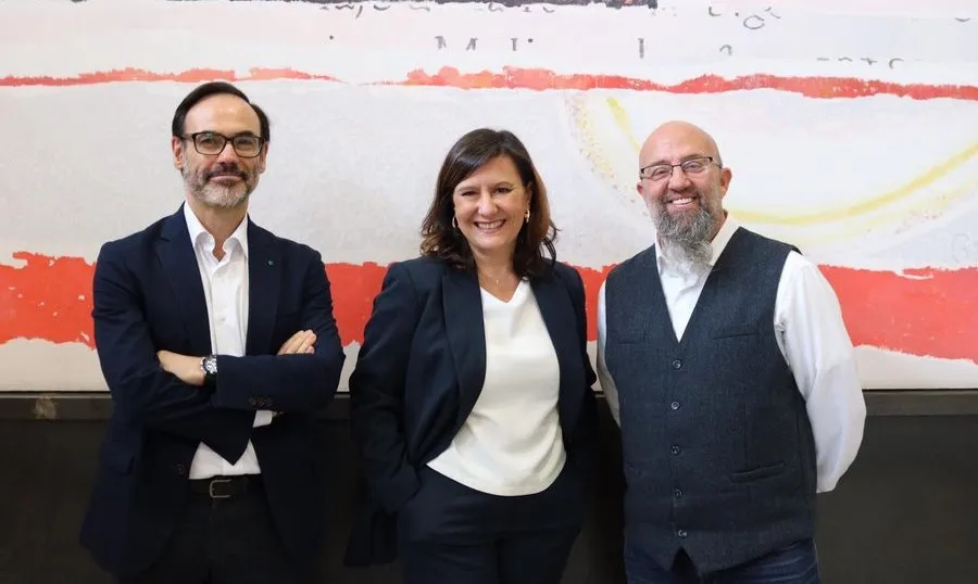 Fernando Garea, Soledad Álvarez y el salmantino Javier Martín fueron los representantes de EFE en este acto. Foto @upsa