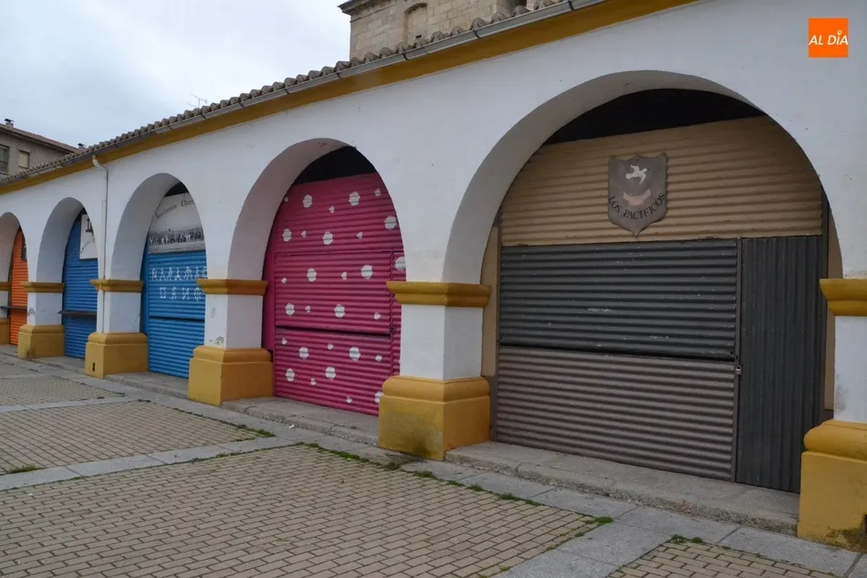 Foto 5 - La Plazuela del Buen Alcalde ya luce su habitual colorido carnavalero  