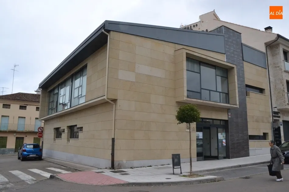 Foto 3 - Recogen firmas contra la reducci&oacute;n de horarios de las aulas de estudio del Edificio Educativo  
