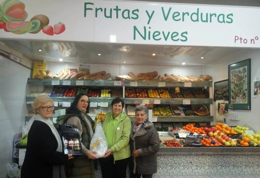 Foto 2 - Ana Luisa Moreno se lleva el premio de las &Aacute;guedas del Mercado  