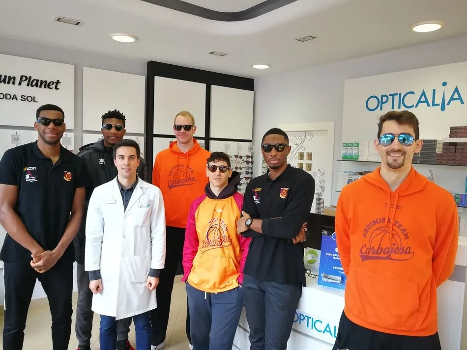 Foto 4 - Aquimisa Carbajosa visita a sus patrocinadores para agradecerles el apoyo  