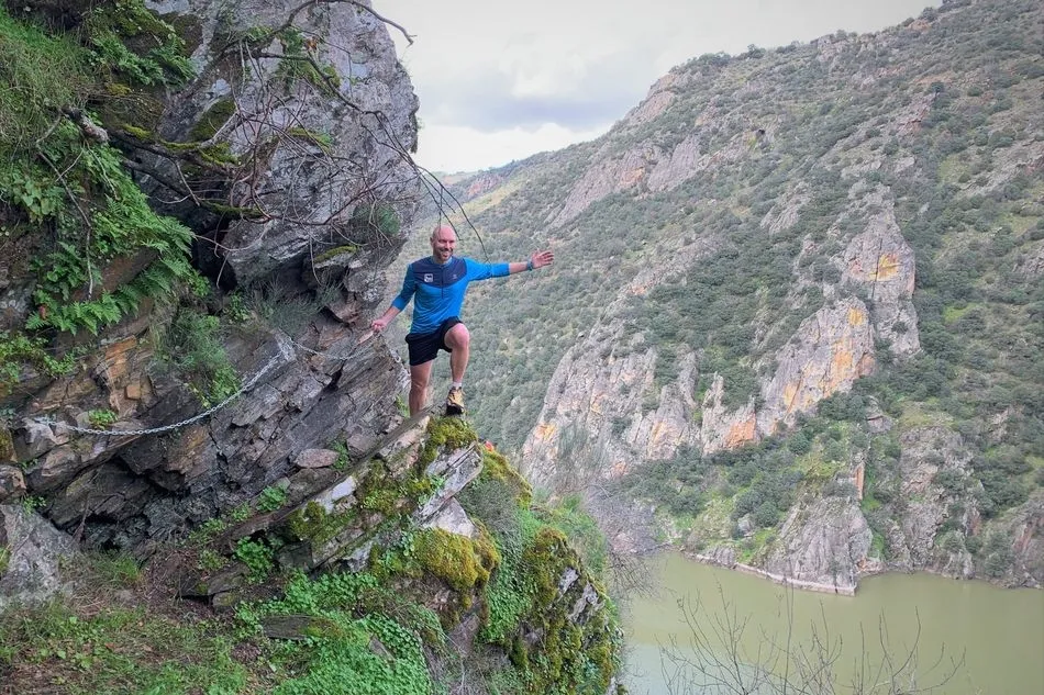 Foto 2 - Abel Carretero pone r&eacute;cord a la&nbsp;IV Trail Secretos del Duero de Aldead&aacute;vila con 400 atletas  