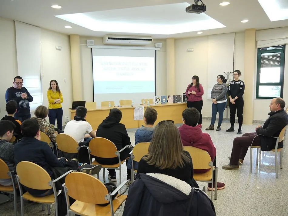 Foto 2 - Cuatro investigadoras explican &lsquo;Lo que no te han contado de las mujeres cient&iacute;ficas&rsquo;  